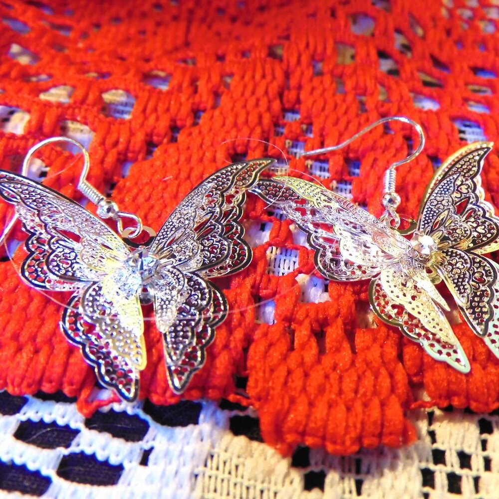 NEW IN PKG - BEAUTIFUL FILIGREE SILVER-TONE BUTTERFLY EARRINGS - 3D / CRYSTALS
